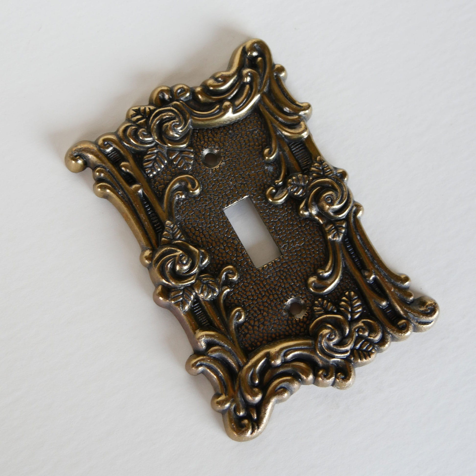 Vintage Brass Single Light Switch Cover, Rose Detail, Vintage Brass Light Cover, Vintage Floral Light Switch Cover, Vintage Brass Switch Cover, Vintage Home Decor, Vintage BRass Decor