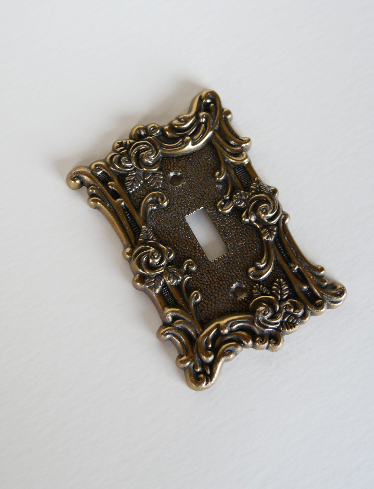 Vintage Brass Single Light Switch Cover, Rose Detail, Vintage Brass Light Cover, Vintage Floral Light Switch Cover, Vintage Brass Switch Cover, Vintage Home Decor, Vintage BRass Decor
