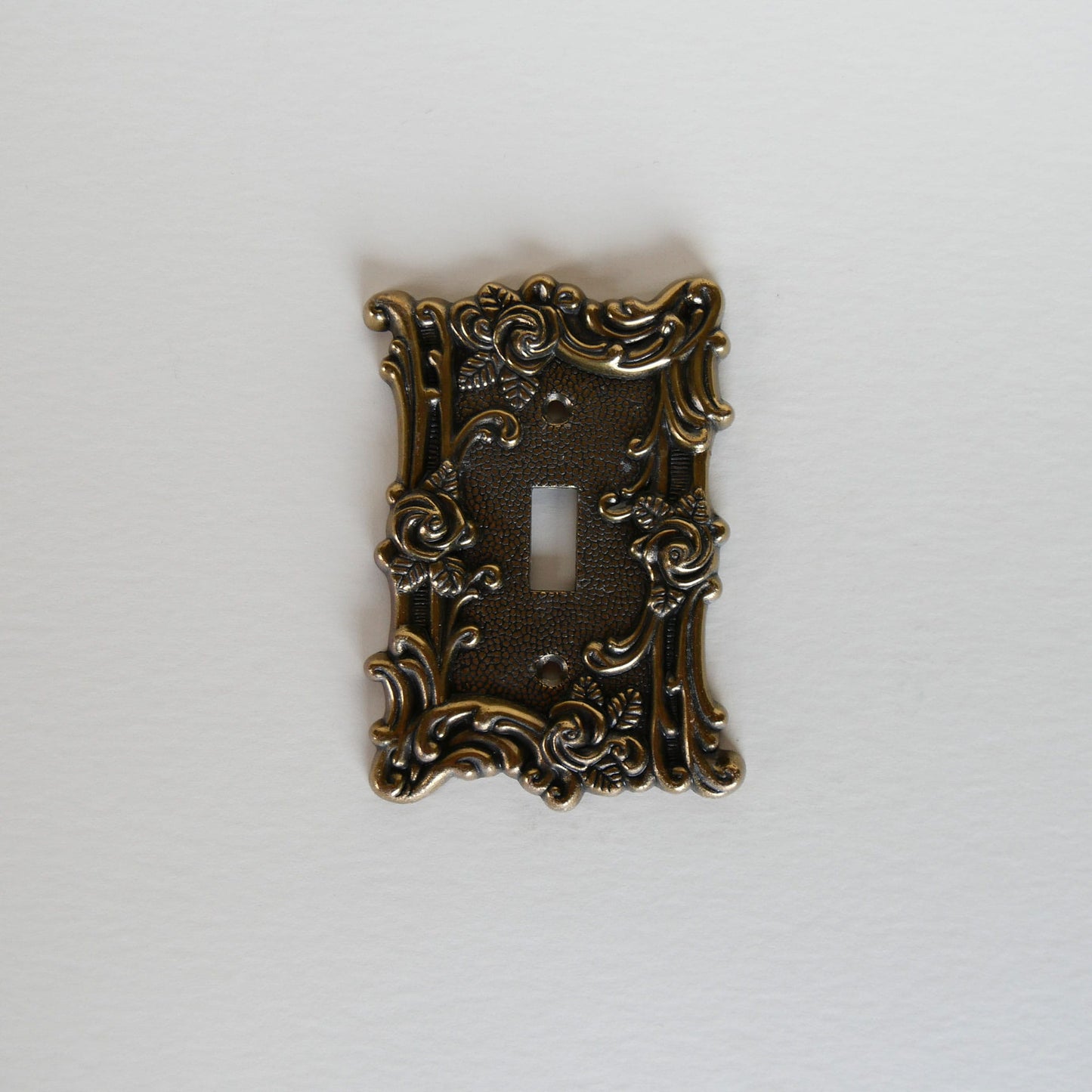Vintage Brass Single Light Switch Cover, Rose Detail, Vintage Brass Light Cover, Vintage Floral Light Switch Cover, Vintage Brass Switch Cover, Vintage Home Decor, Vintage BRass Decor