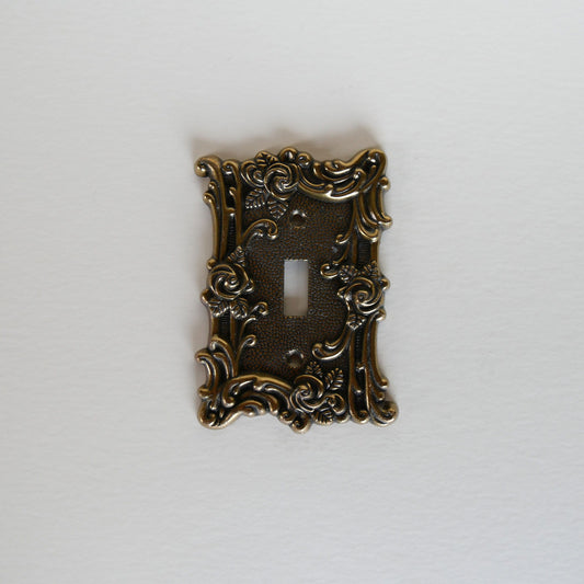 Vintage Brass Single Light Switch Cover, Rose Detail, Vintage Brass Light Cover, Vintage Floral Light Switch Cover, Vintage Brass Switch Cover, Vintage Home Decor, Vintage BRass Decor