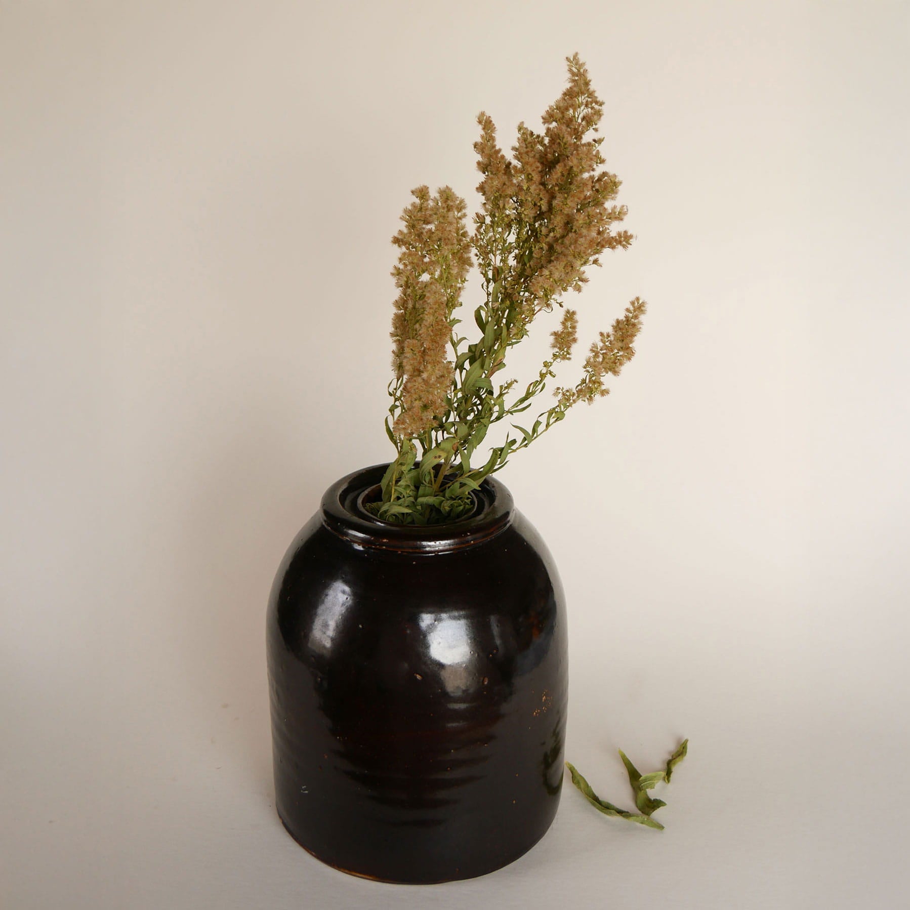 Vintage Dark Brown Salt Glazed Stoneware Jar, Primitive Brown Stoneware, Vintage Brown Stoneware, Primitive Salt Glazed Stoneware, Vintage Salt Glazed Stoneware Crock, Brown Crock, Vintage Farmhouse Kitchen Stoneware