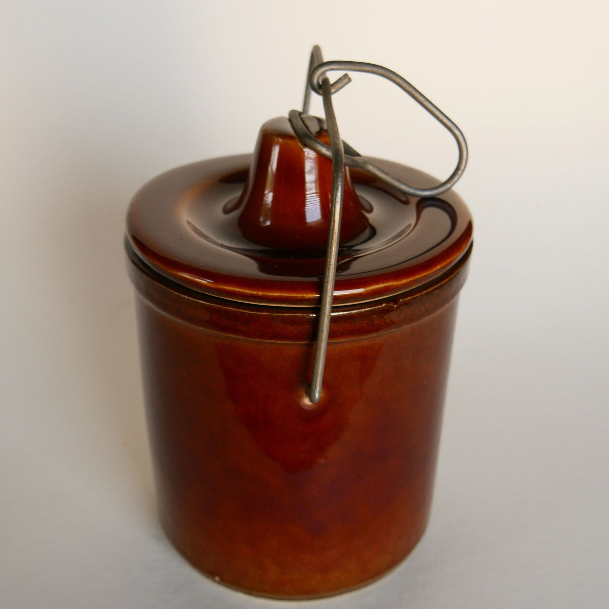 Large Vintage Light Brown Glazed Butter Crock with Metal Fastener, Vintage Farmhouse Stoneware, Vintage Brown Salt Glaze Crock, Vintage Stoneware Crock, Primitive Brown Crock, Vintage Brown Stoneware Jar and Lid, Vintage Home Decor