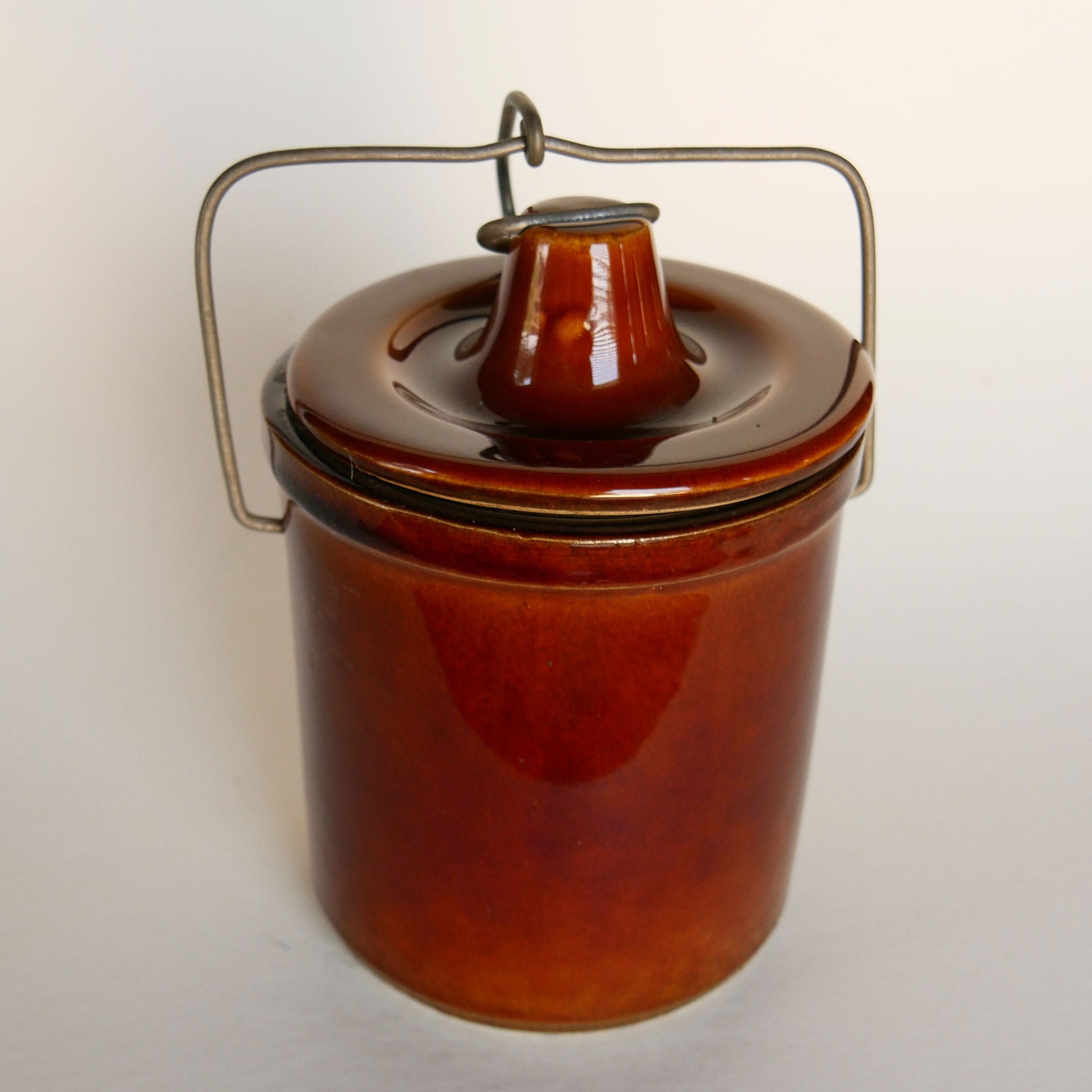 Large Vintage Light Brown Glazed Butter Crock with Metal Fastener, Vintage Farmhouse Stoneware, Vintage Brown Salt Glaze Crock, Vintage Stoneware Crock, Primitive Brown Crock, Vintage Brown Stoneware Jar and Lid, Vintage Home Decor