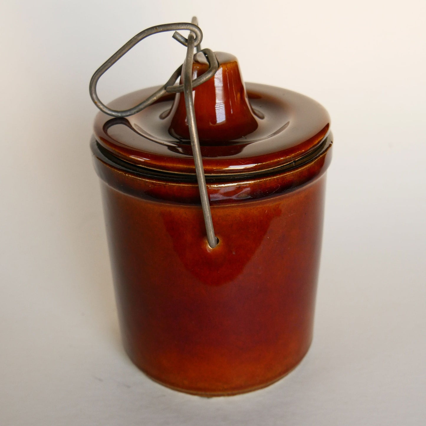 Large Vintage Light Brown Glazed Butter Crock with Metal Fastener, Vintage Farmhouse Stoneware, Vintage Brown Salt Glaze Crock, Vintage Stoneware Crock, Primitive Brown Crock, Vintage Brown Stoneware Jar and Lid, Vintage Home Decor