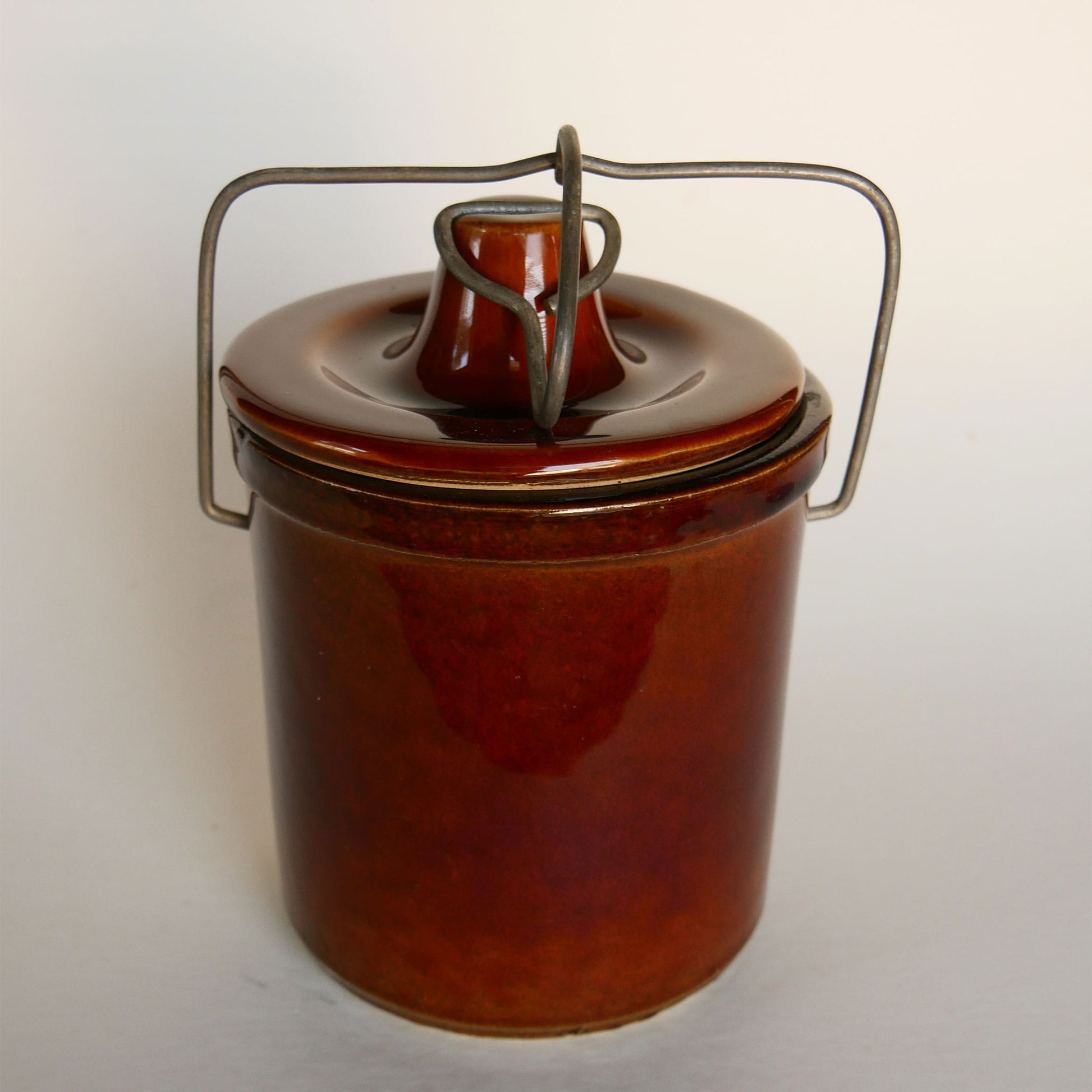 Large Vintage Light Brown Glazed Butter Crock with Metal Fastener, Vintage Farmhouse Stoneware, Vintage Brown Salt Glaze Crock, Vintage Stoneware Crock, Primitive Brown Crock, Vintage Brown Stoneware Jar and Lid, Vintage Home Decor