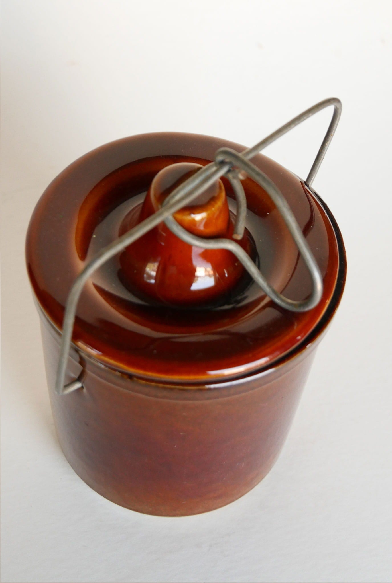 Large Vintage Light Brown Glazed Butter Crock with Metal Fastener, Vintage Farmhouse Stoneware, Vintage Brown Salt Glaze Crock, Vintage Stoneware Crock, Primitive Brown Crock, Vintage Brown Stoneware Jar and Lid, Vintage Home Decor