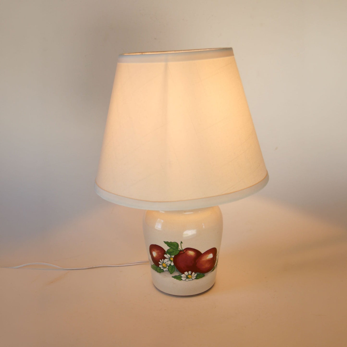 Vintage Apple Painted Table Lamp, Vintage Kitchen Lamp, Vintage Cottage Lighting, Vintage Cottage Kitchen Lamp, VIntage Apple Lamp, Vintage Apple Decor, Vintage APple Stoneware Lamp