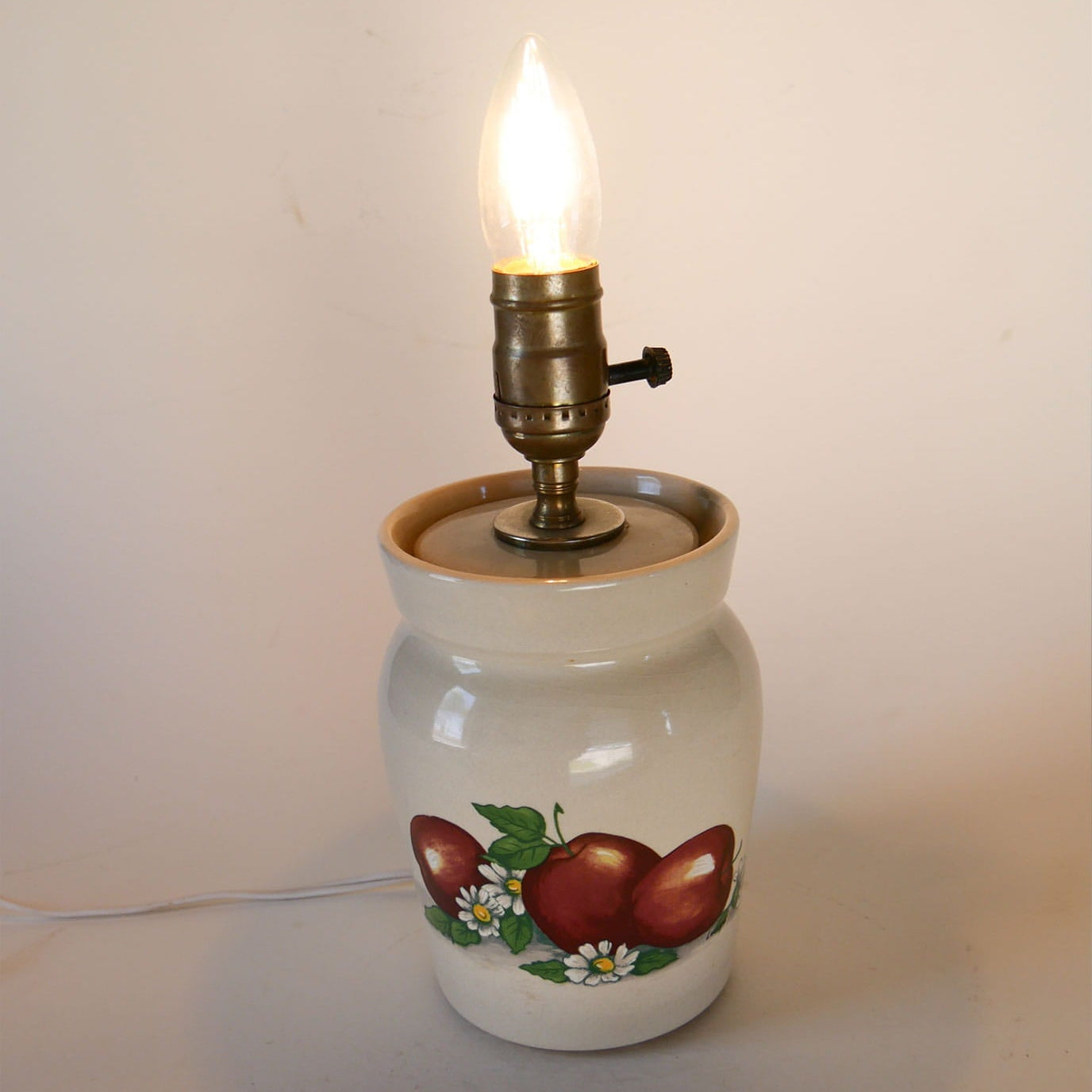 Vintage Apple Painted Table Lamp, Vintage Kitchen Lamp, Vintage Cottage Lighting, Vintage Cottage Kitchen Lamp, VIntage Apple Lamp, Vintage Apple Decor, Vintage APple Stoneware Lamp