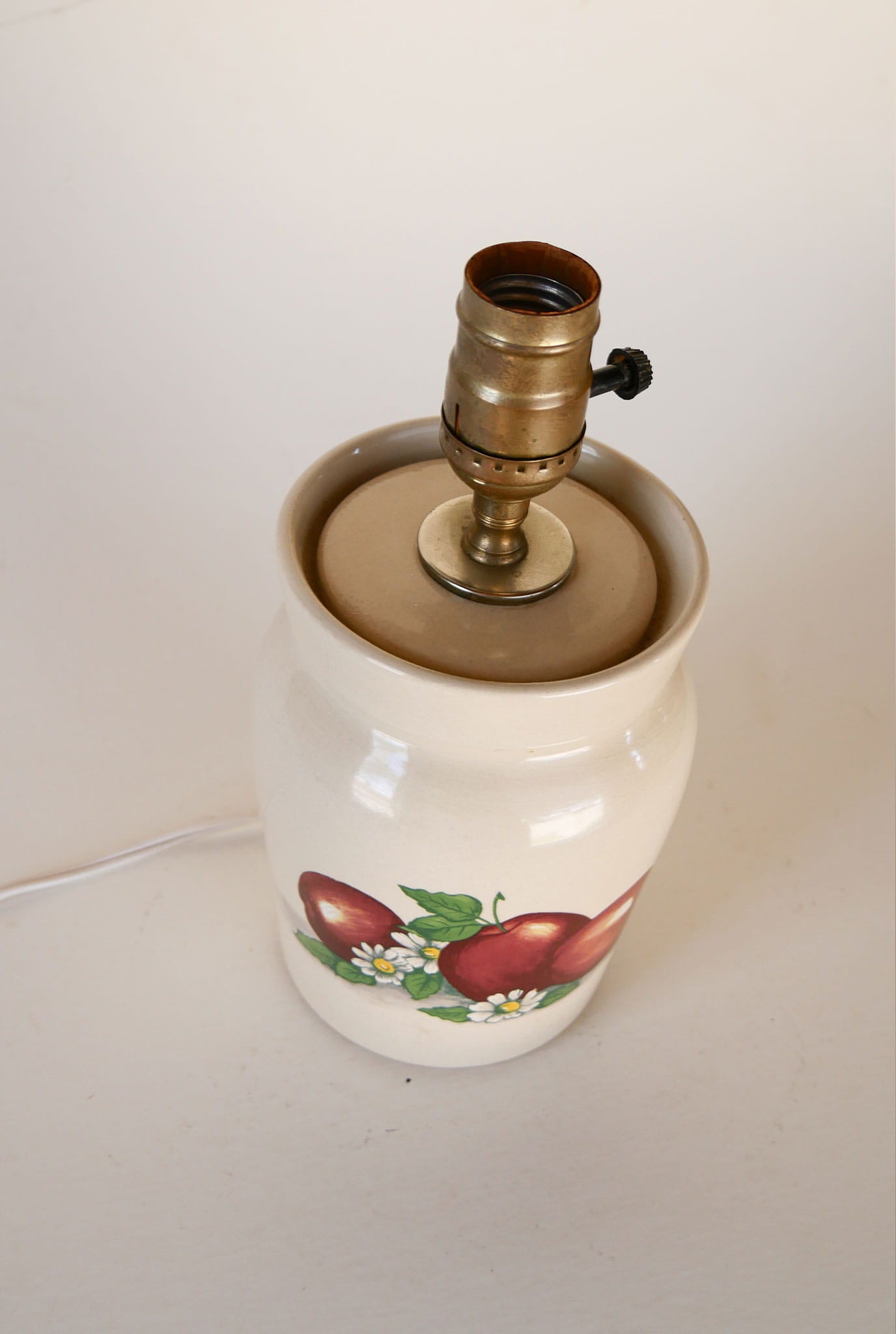 Vintage Apple Painted Table Lamp, Vintage Kitchen Lamp, Vintage Cottage Lighting, Vintage Cottage Kitchen Lamp, VIntage Apple Lamp, Vintage Apple Decor, Vintage APple Stoneware Lamp