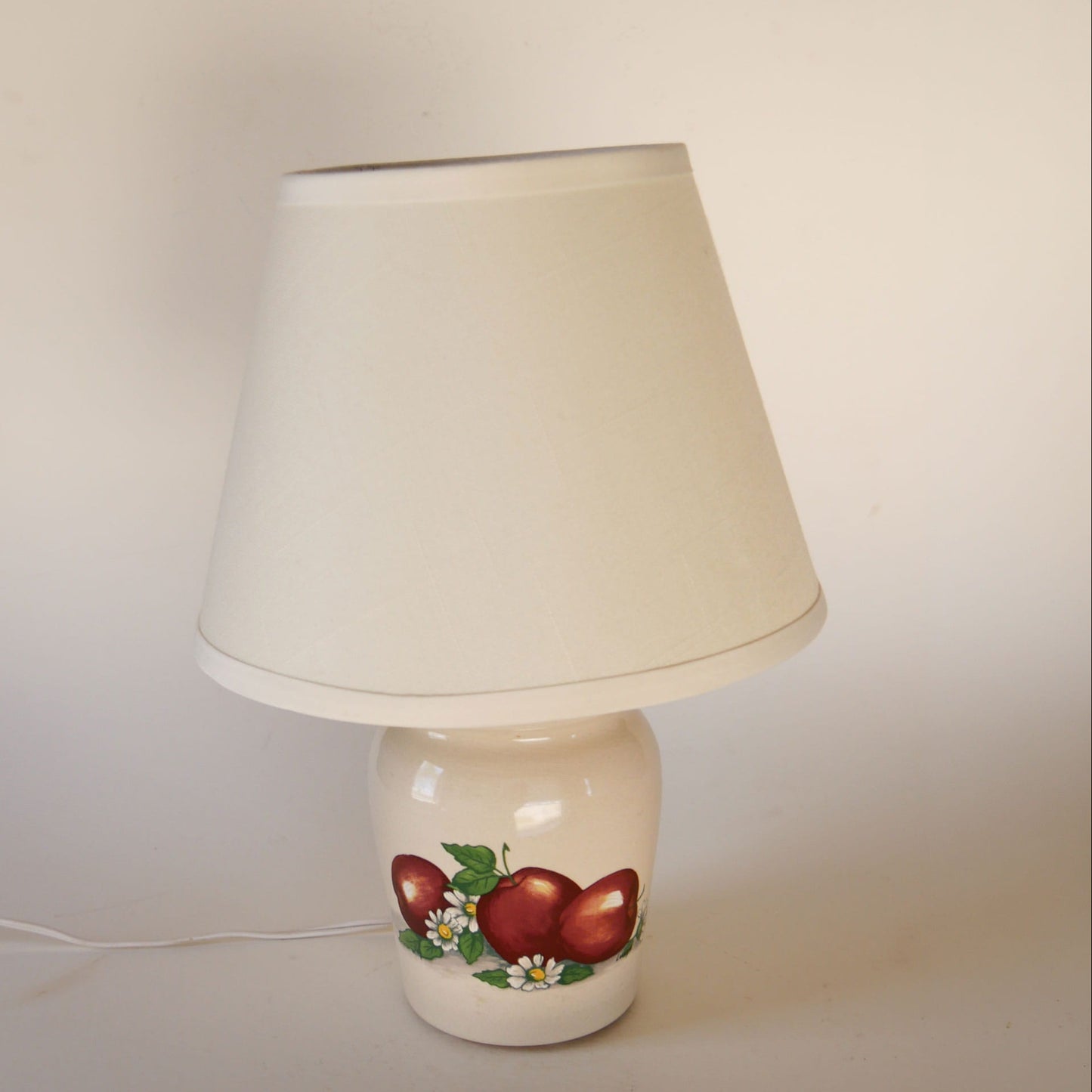 Vintage Apple Painted Table Lamp, Vintage Kitchen Lamp, Vintage Cottage Lighting, Vintage Cottage Kitchen Lamp, VIntage Apple Lamp, Vintage Apple Decor, Vintage APple Stoneware Lamp