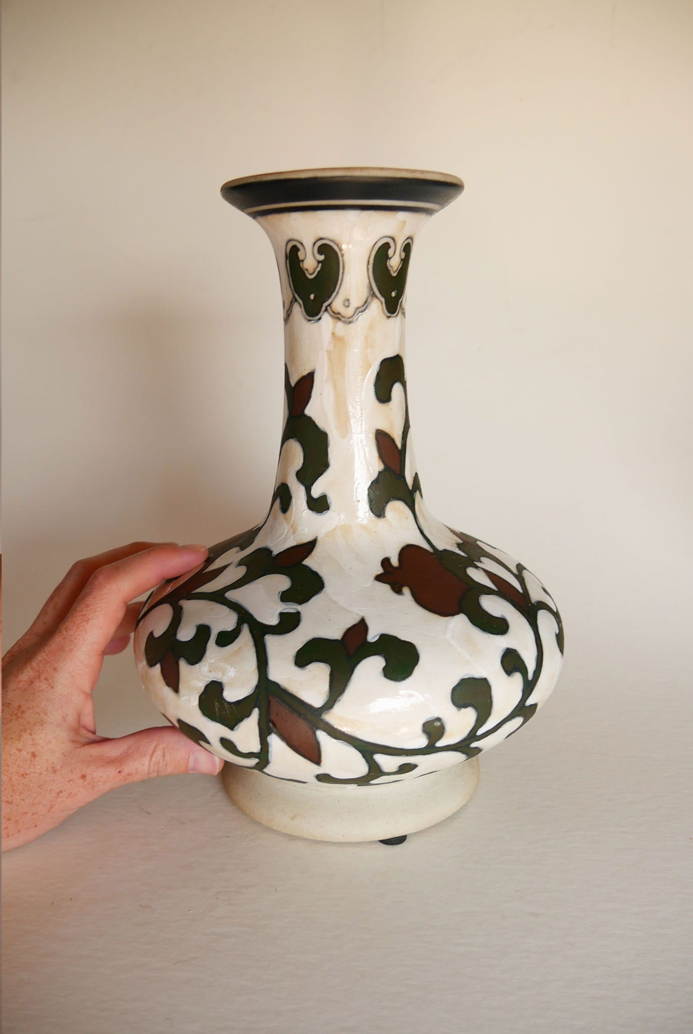 Vintage-Chinese-Cizhou-Kiln-Style-Hand-Glazed-Floral-Vase, Vintage Chinese Cizhou Design Vase, Vintage Red Floral Vase