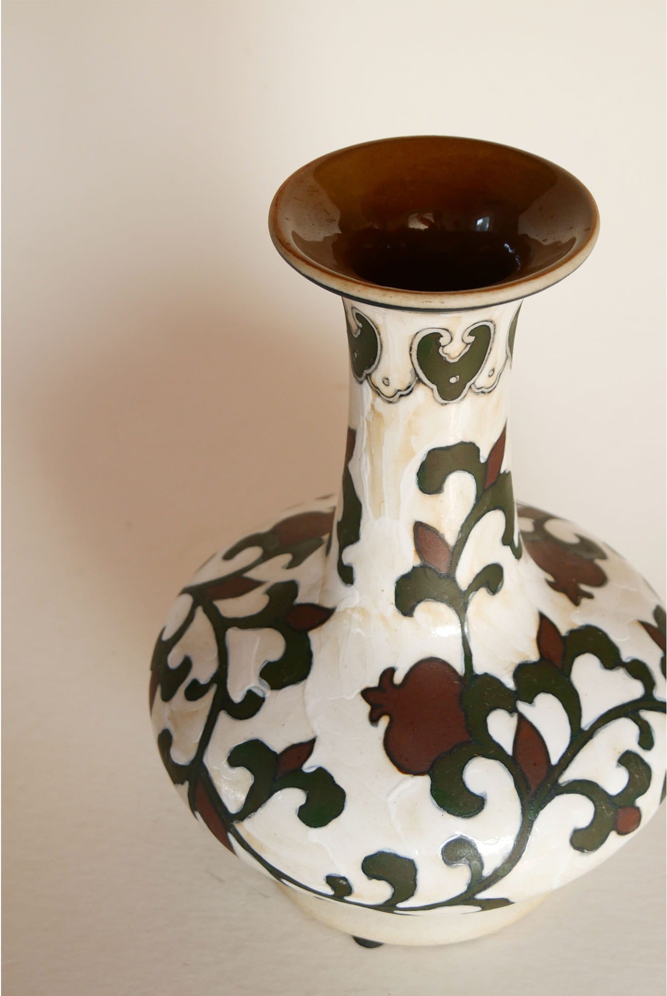Vintage-Chinese-Cizhou-Kiln-Style-Hand-Glazed-Floral-Vase, Vintage Chinese Cizhou Design Vase, Vintage Red Floral Vase