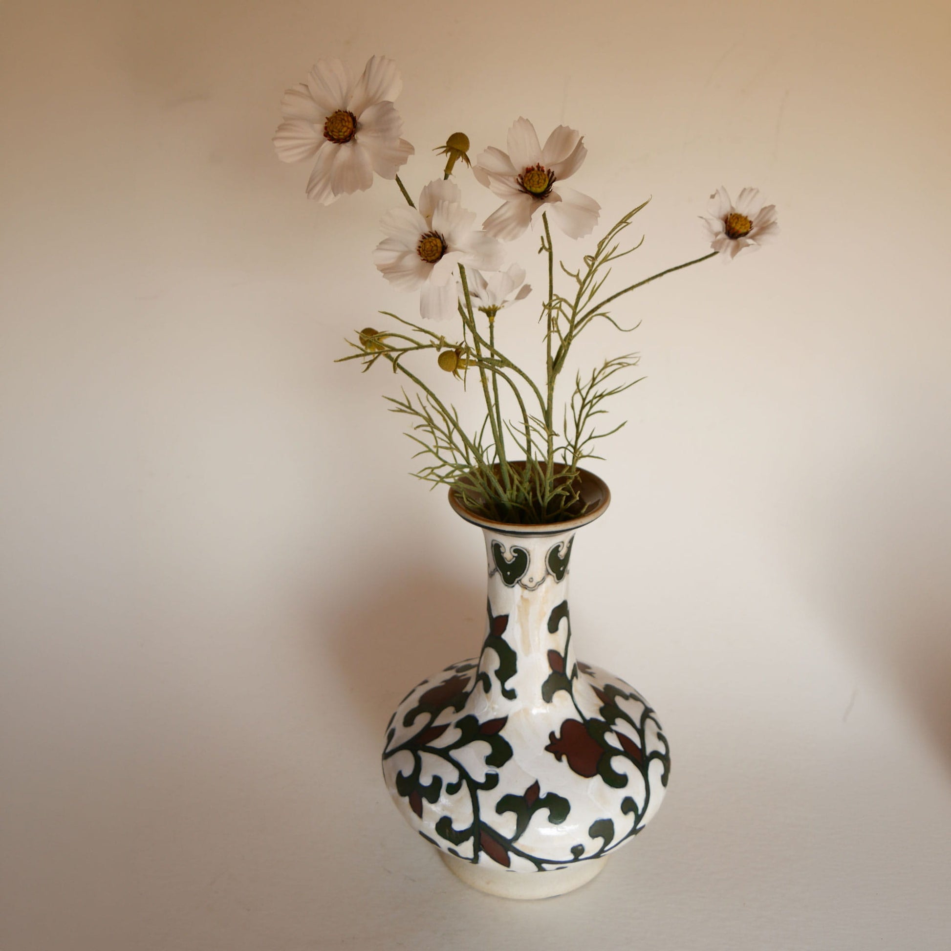 Vintage-Chinese-Cizhou-Kiln-Style-Hand-Glazed-Floral-Vase, Vintage Chinese Cizhou Design Vase, Vintage Red Floral Vase