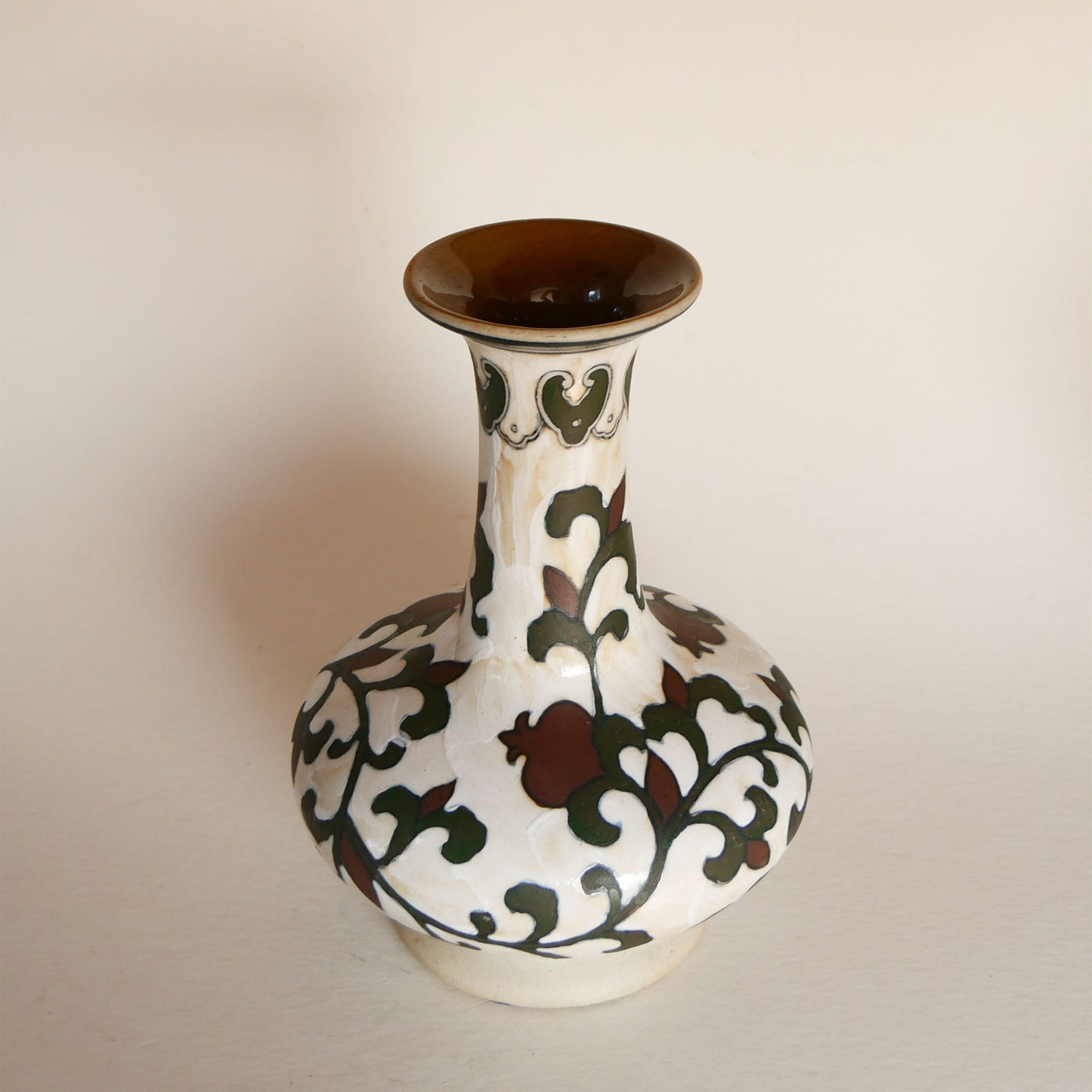 Vintage-Chinese-Cizhou-Kiln-Style-Hand-Glazed-Floral-Vase, Vintage Chinese Cizhou Design Vase, Vintage Red Floral Vase