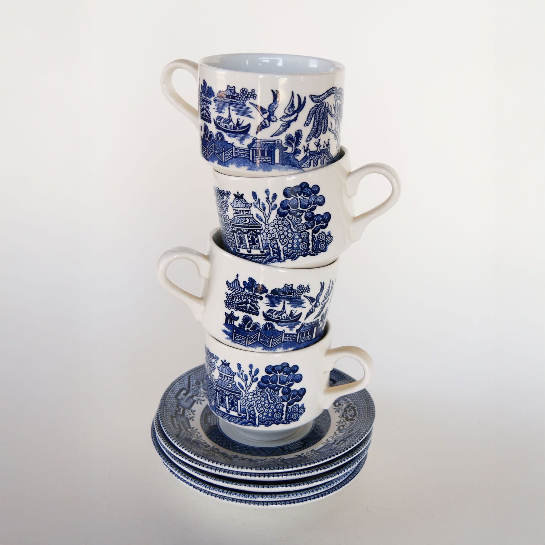 Vintage Churchill Blue Willow Teacups and Saucers, Set of 5, Blue and White Teacups and Sacuers, Vintage Blue and White Trasferware, Vintage Blue and White Teacup Set, Vintage Churchill Teacups, Vintage Teacups