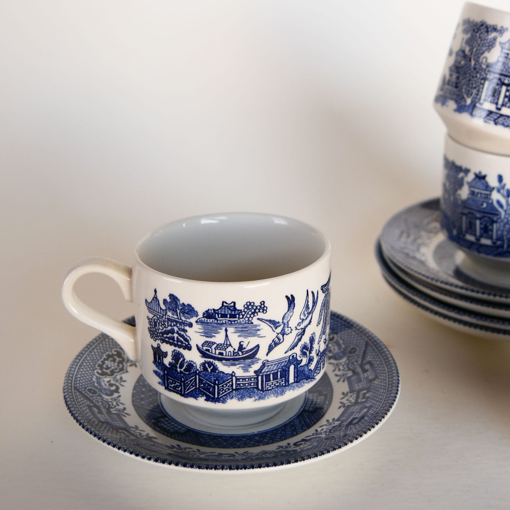 Vintage Churchill Blue Willow Teacups and Saucers, Set of 5, Blue and White Teacups and Sacuers, Vintage Blue and White Trasferware, Vintage Blue and White Teacup Set, Vintage Churchill Teacups, Vintage Teacups
