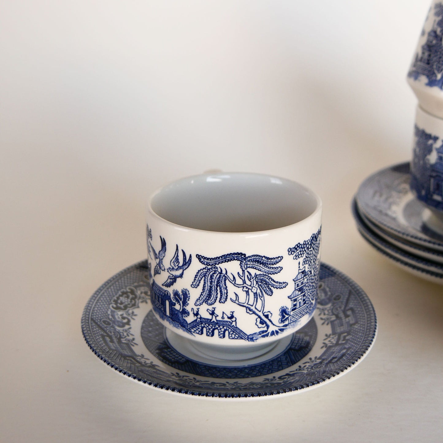 Vintage Churchill Blue Willow Teacups and Saucers, Set of 5, Blue and White Teacups and Sacuers, Vintage Blue and White Trasferware, Vintage Blue and White Teacup Set, Vintage Churchill Teacups, Vintage Teacups