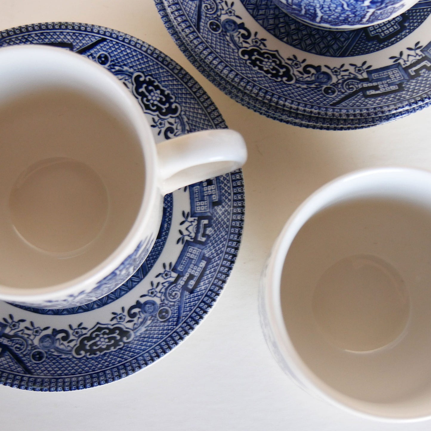 Vintage Churchill Blue Willow Teacups and Saucers, Set of 5, Blue and White Teacups and Sacuers, Vintage Blue and White Trasferware, Vintage Blue and White Teacup Set, Vintage Churchill Teacups, Vintage Teacups