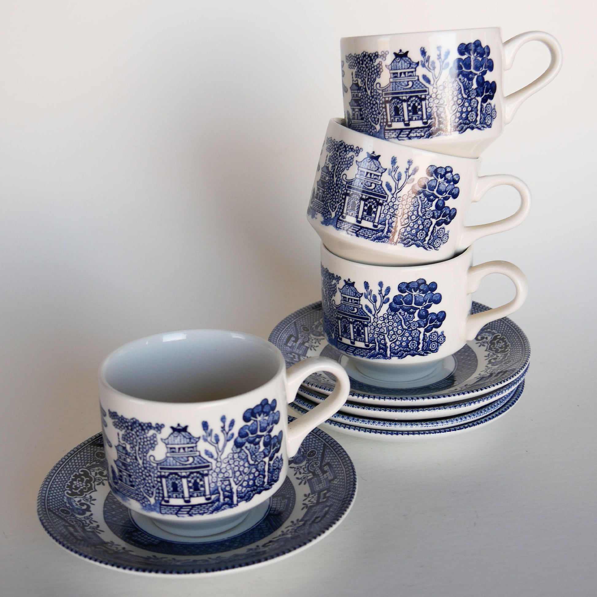 Vintage Churchill Blue Willow Teacups and Saucers, Set of 5, Blue and White Teacups and Sacuers, Vintage Blue and White Trasferware, Vintage Blue and White Teacup Set, Vintage Churchill Teacups, Vintage Teacups