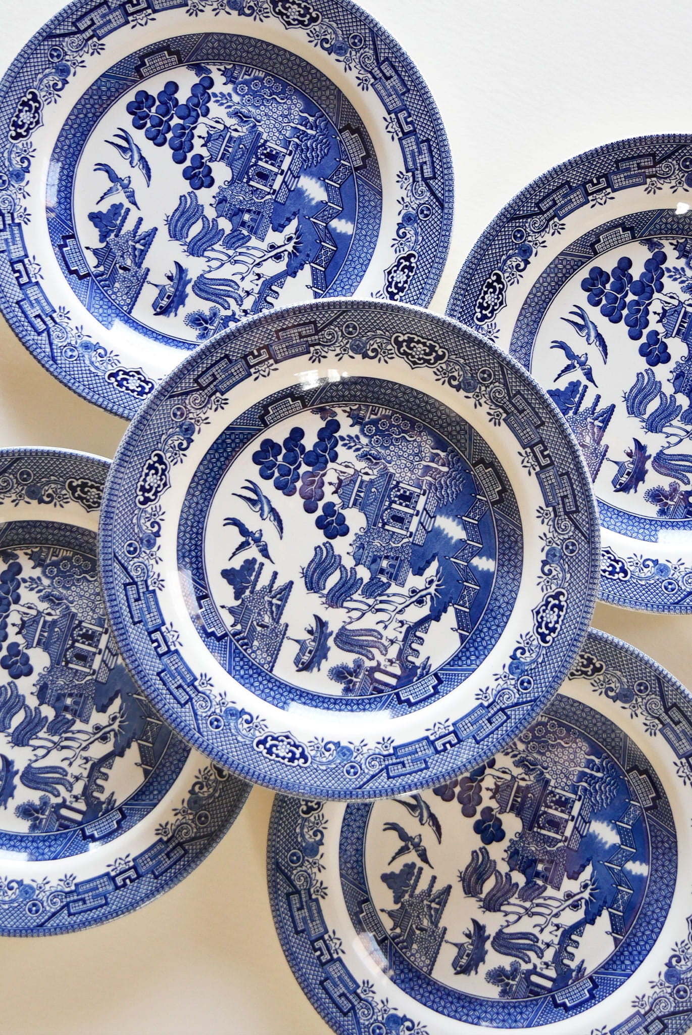 Vintage Churchill Blue Willow Dinner Plates, Set of 5, Vintage Blue and White Plate Set, Vintage Blue and White Collection, Decorative Blue and White Plates, Vintage Blue and White Plate Wall, Vintage Gallery Plate Wall, Vintage Wall Decor