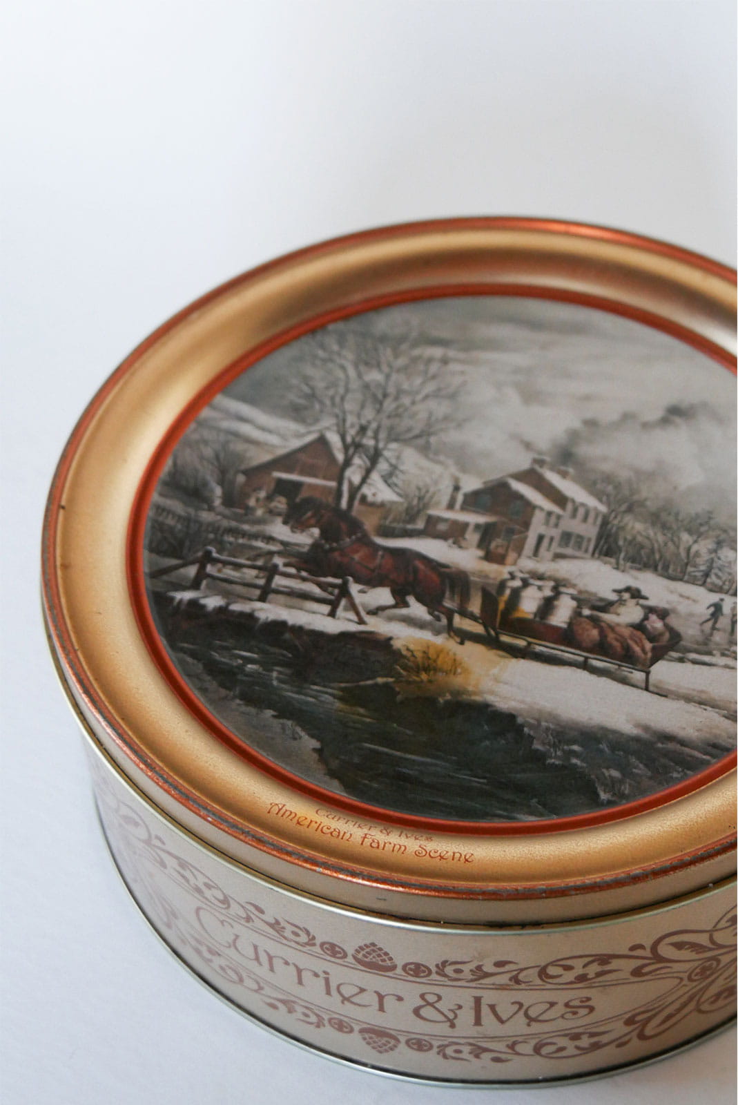Vintage Currier & Ives Round Tin, American Farm Scene, Currier and Ives American Farm Scene, Vintage Currier and Ives, Currier and Ives Winter DEcor, Vintage Currier and Ives Holiday DEcor