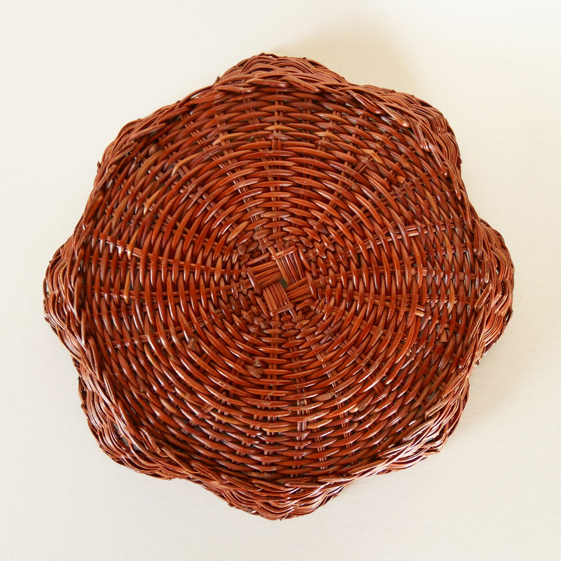 Vintage Wicker Basket with Scallop Edge, Vintage Flower Basket, Vintage Rattan Basket, VIntage Handled Basket, VIntage Boho Basket Wall, Vintage Wicker Pan Basket, VIntage Boho Basket Wall, Vintage Basket Gallery Wall, Vintage Farmhouse Basket