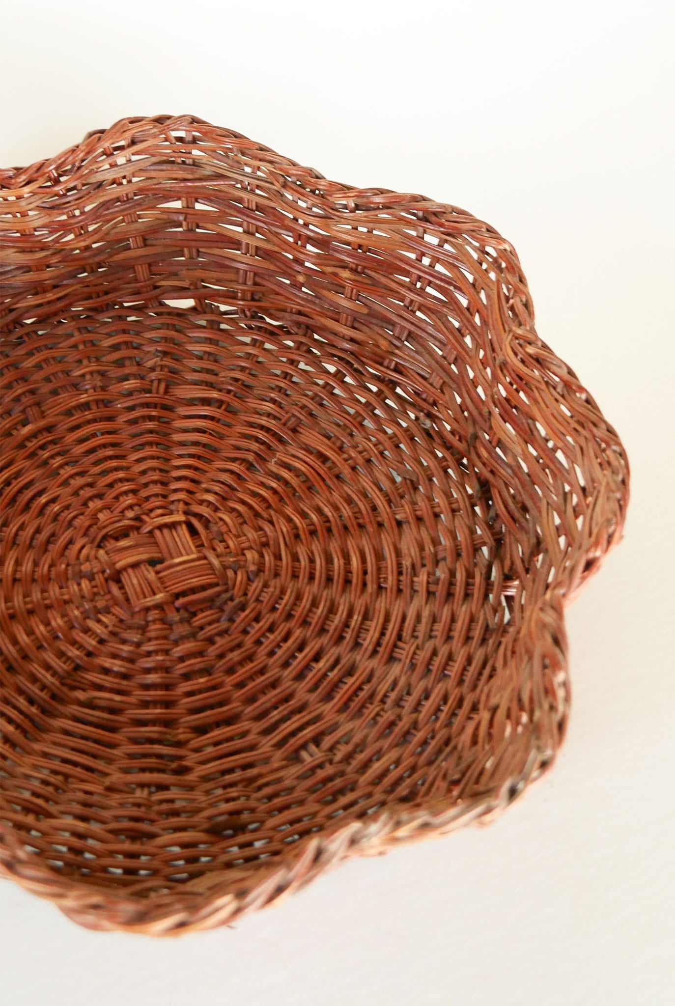 Vintage Wicker Basket with Scallop Edge, Vintage Flower Basket, Vintage Rattan Basket, VIntage Handled Basket, VIntage Boho Basket Wall, Vintage Wicker Pan Basket, VIntage Boho Basket Wall, Vintage Basket Gallery Wall, Vintage Farmhouse Basket