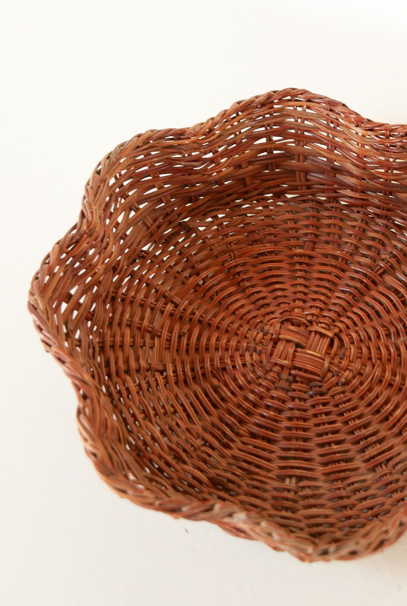 Vintage Wicker Basket with Scallop Edge, Vintage Flower Basket, Vintage Rattan Basket, VIntage Handled Basket, VIntage Boho Basket Wall, Vintage Wicker Pan Basket, VIntage Boho Basket Wall, Vintage Basket Gallery Wall, Vintage Farmhouse Basket