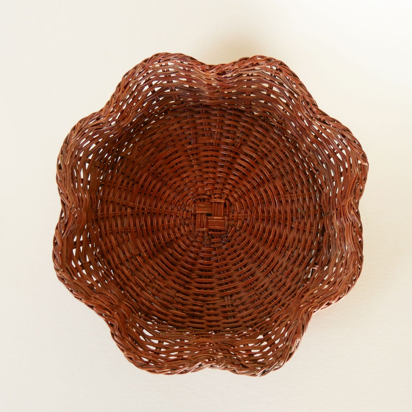 Vintage Wicker Basket with Scallop Edge, Vintage Flower Basket, Vintage Rattan Basket, VIntage Handled Basket, VIntage Boho Basket Wall, Vintage Wicker Pan Basket, VIntage Boho Basket Wall, Vintage Basket Gallery Wall, Vintage Farmhouse Basket