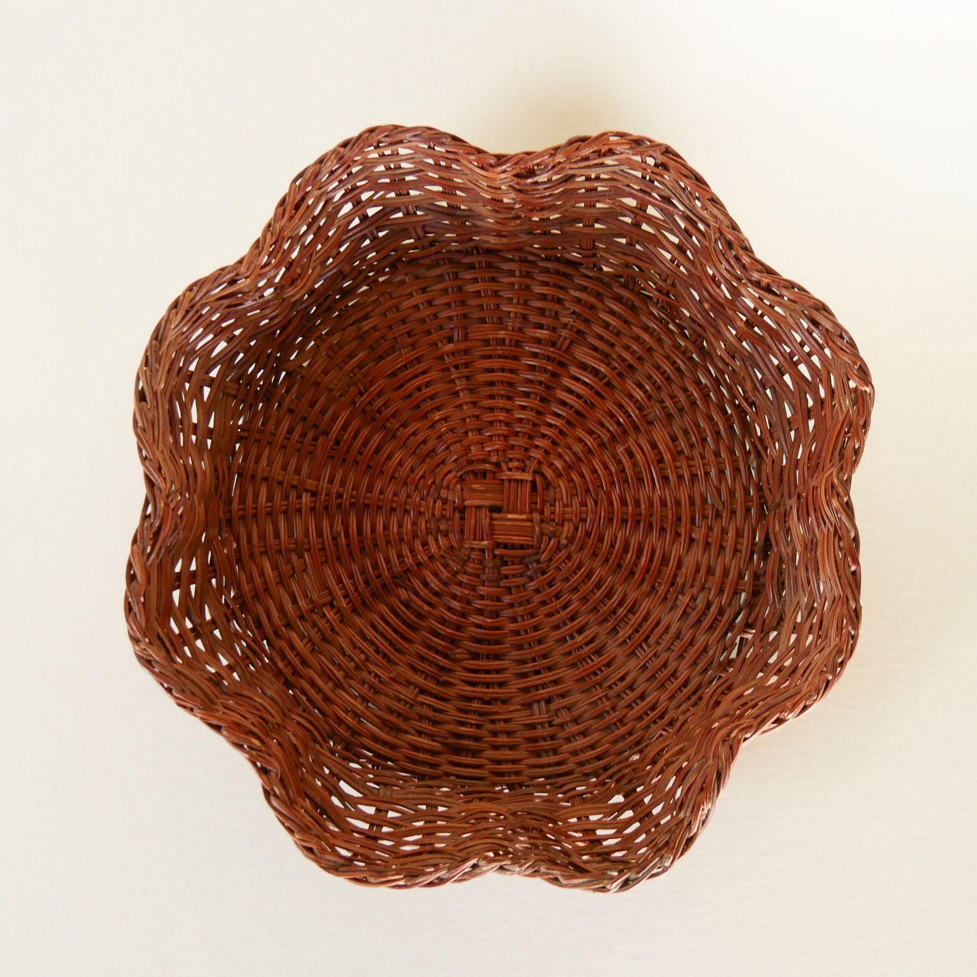 Vintage Wicker Basket with Scallop Edge, Vintage Flower Basket, Vintage Rattan Basket, VIntage Handled Basket, VIntage Boho Basket Wall, Vintage Wicker Pan Basket, VIntage Boho Basket Wall, Vintage Basket Gallery Wall, Vintage Farmhouse Basket