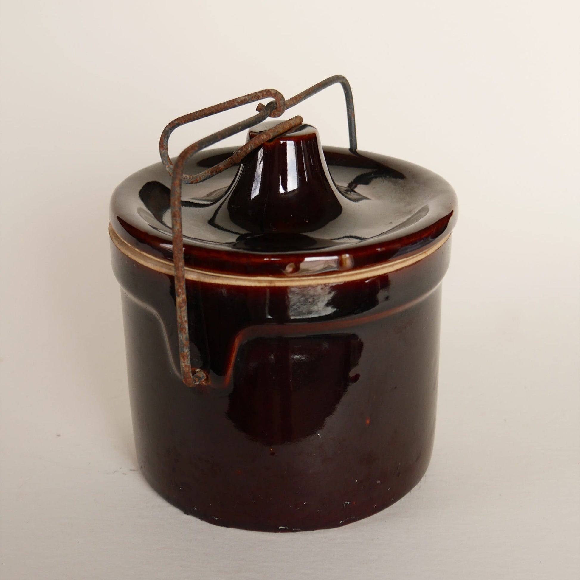 Large Vintage Dark Brown Glazed Butter Crock with Metal Fastener, Vintage Farmhouse Stoneware, Vintage Brown Salt Glaze Crock, Vintage Stoneware Crock, Primitive Brown Crock, Vintage Brown Stoneware Jar and Lid, Vintage Home Decor