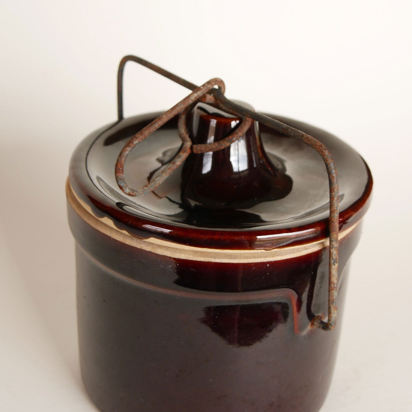 Large Vintage Dark Brown Glazed Butter Crock with Metal Fastener, Vintage Farmhouse Stoneware, Vintage Brown Salt Glaze Crock, Vintage Stoneware Crock, Primitive Brown Crock, Vintage Brown Stoneware Jar and Lid, Vintage Home Decor