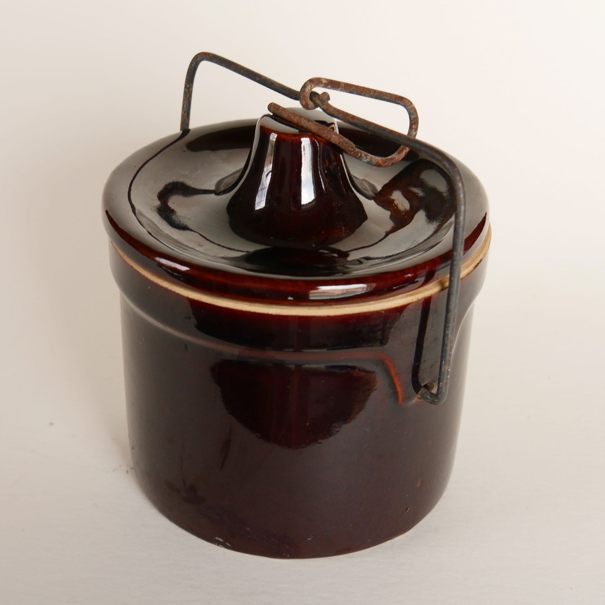 Large Vintage Dark Brown Glazed Butter Crock with Metal Fastener, Vintage Farmhouse Stoneware, Vintage Brown Salt Glaze Crock, Vintage Stoneware Crock, Primitive Brown Crock, Vintage Brown Stoneware Jar and Lid, Vintage Home Decor