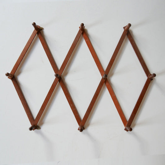 Vintage Dark Stain Wood Accordion Peg Rack, Vintage Peg Hook Hat Rack, Vintage Accordion Peg Rack, Vintage Peg HOok, Vintage Peg HOok Wall Rack, Vintage Accordion Peg Hook Rack