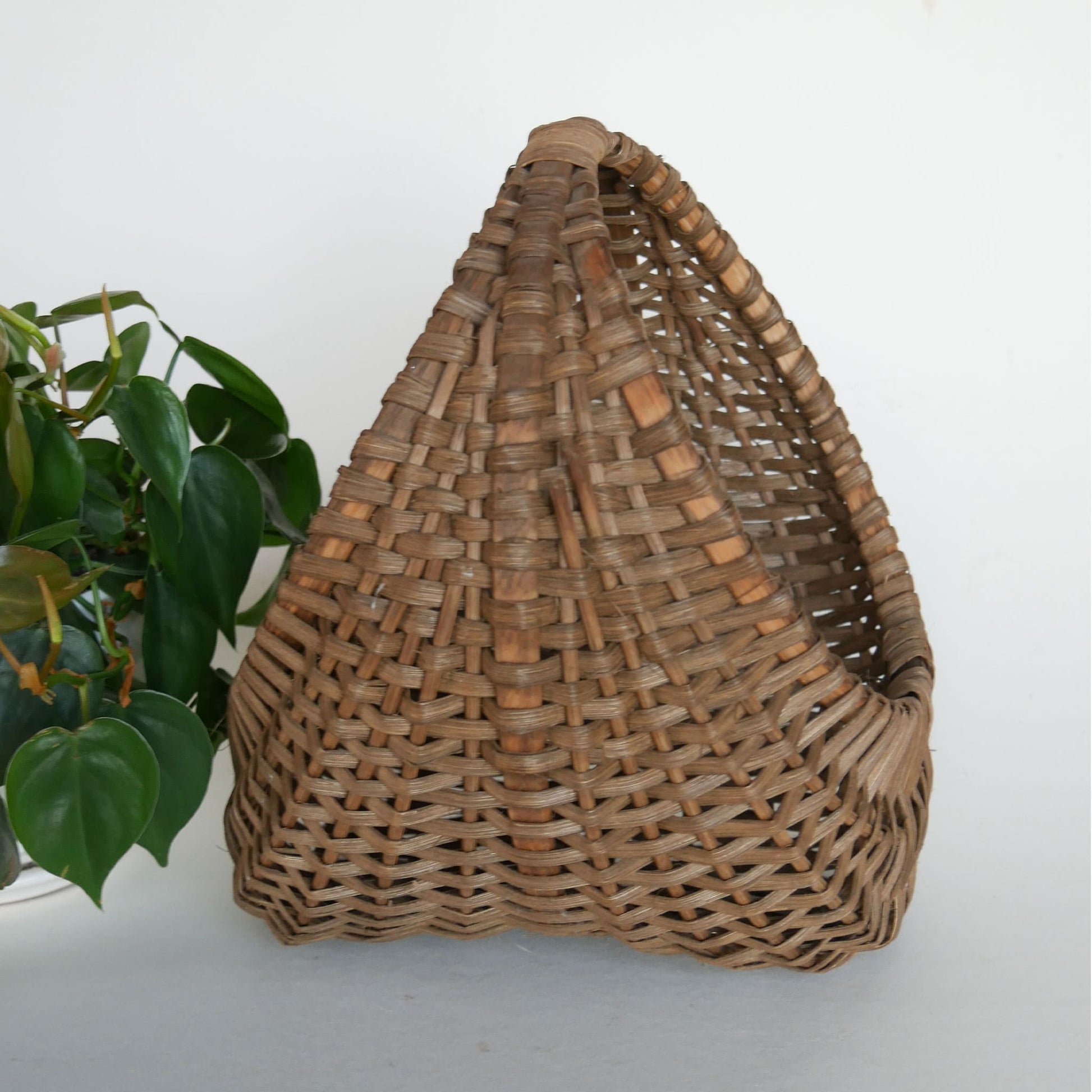 Vintage Dark Brown Buttocks Basket, Vintage Wicker Basket with Handle, Vintage Gathering Basket