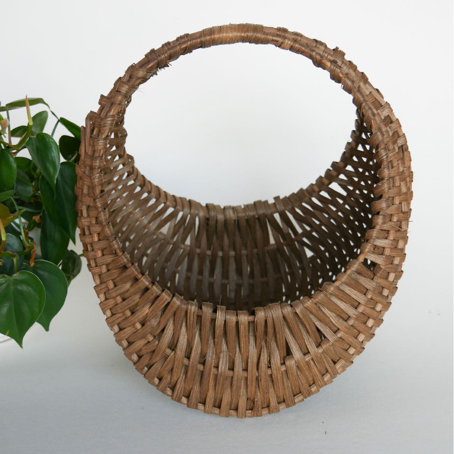 Vintage Dark Brown Buttocks Basket, Vintage Wicker Basket with Handle, Vintage Gathering Basket