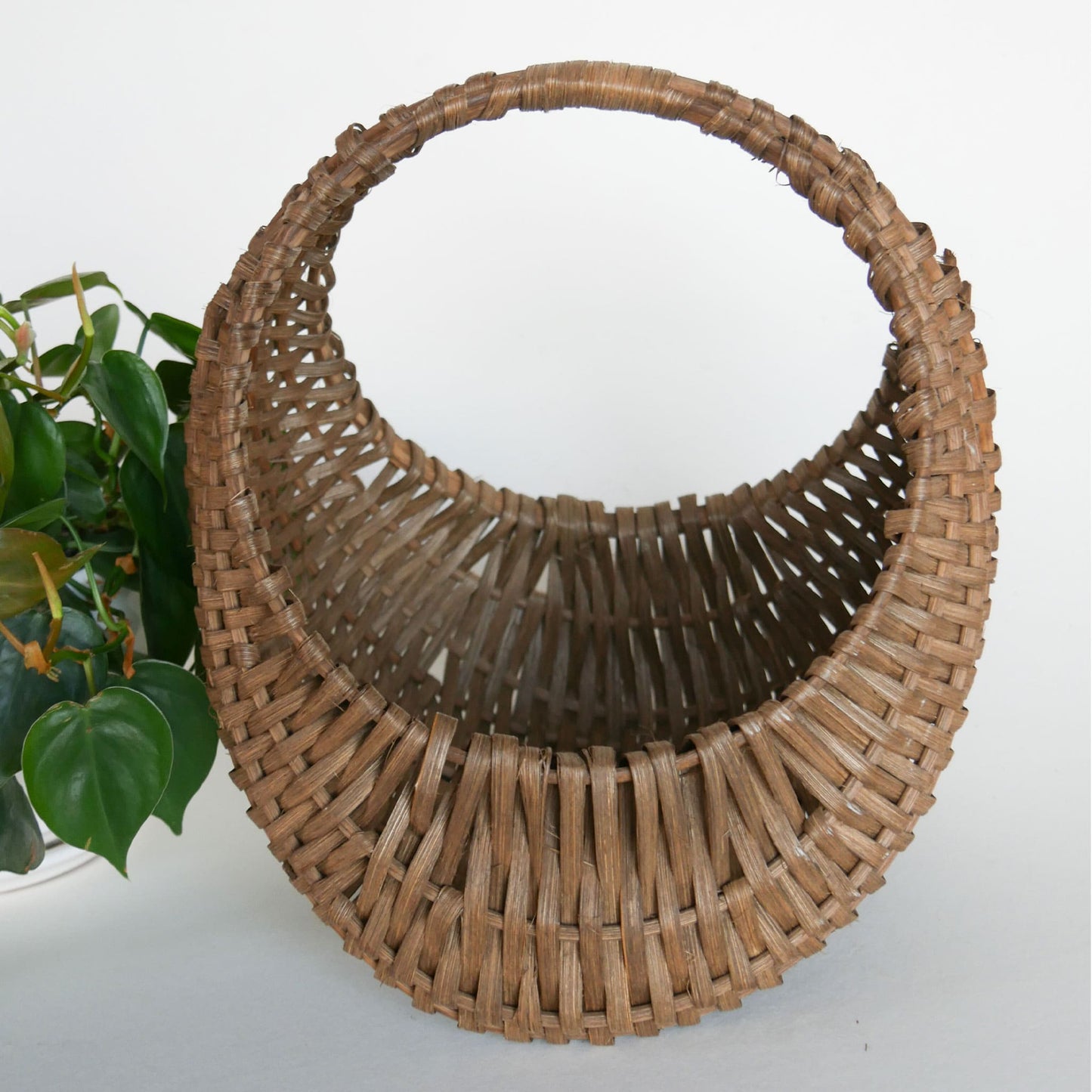 Vintage Dark Brown Buttocks Basket, Vintage Wicker Basket with Handle, Vintage Gathering Basket