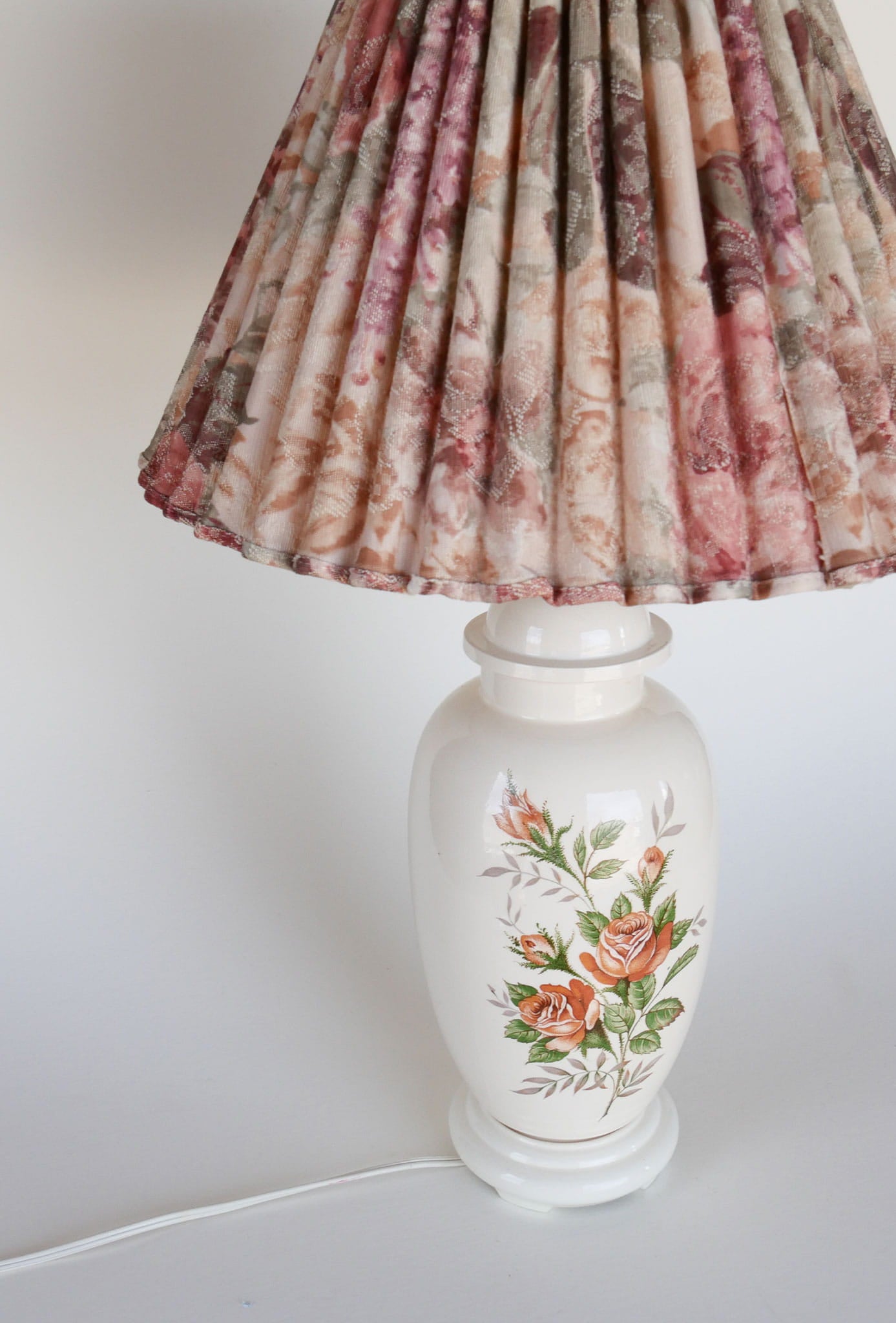 Vintage Floral Design Table Lamp, Cottagecore Lamp, Cottage Table Lamp, Vintage Cottagecore Lighting, Vintage Floral Table Lamp, Vintage Cottage Lighting, Vintage Floral Lighting, Vintage Home Decor
