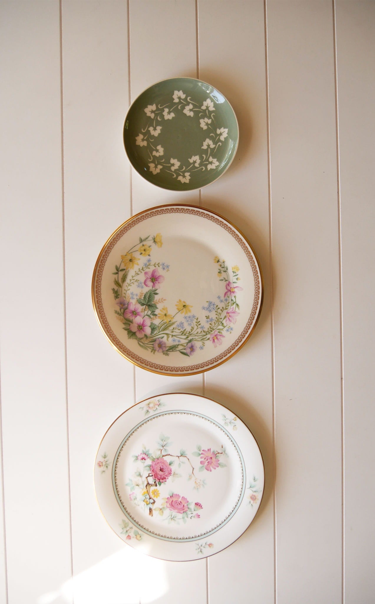 Vintage Floral Plate Gallery Wall Collection, Floral PLate Wall, Vintage Floral Plates, Vintage Plate Gallery Wall, Vintage Plate Wall, Floral Vintage Plate Collection, Cottagecore Plate Collection