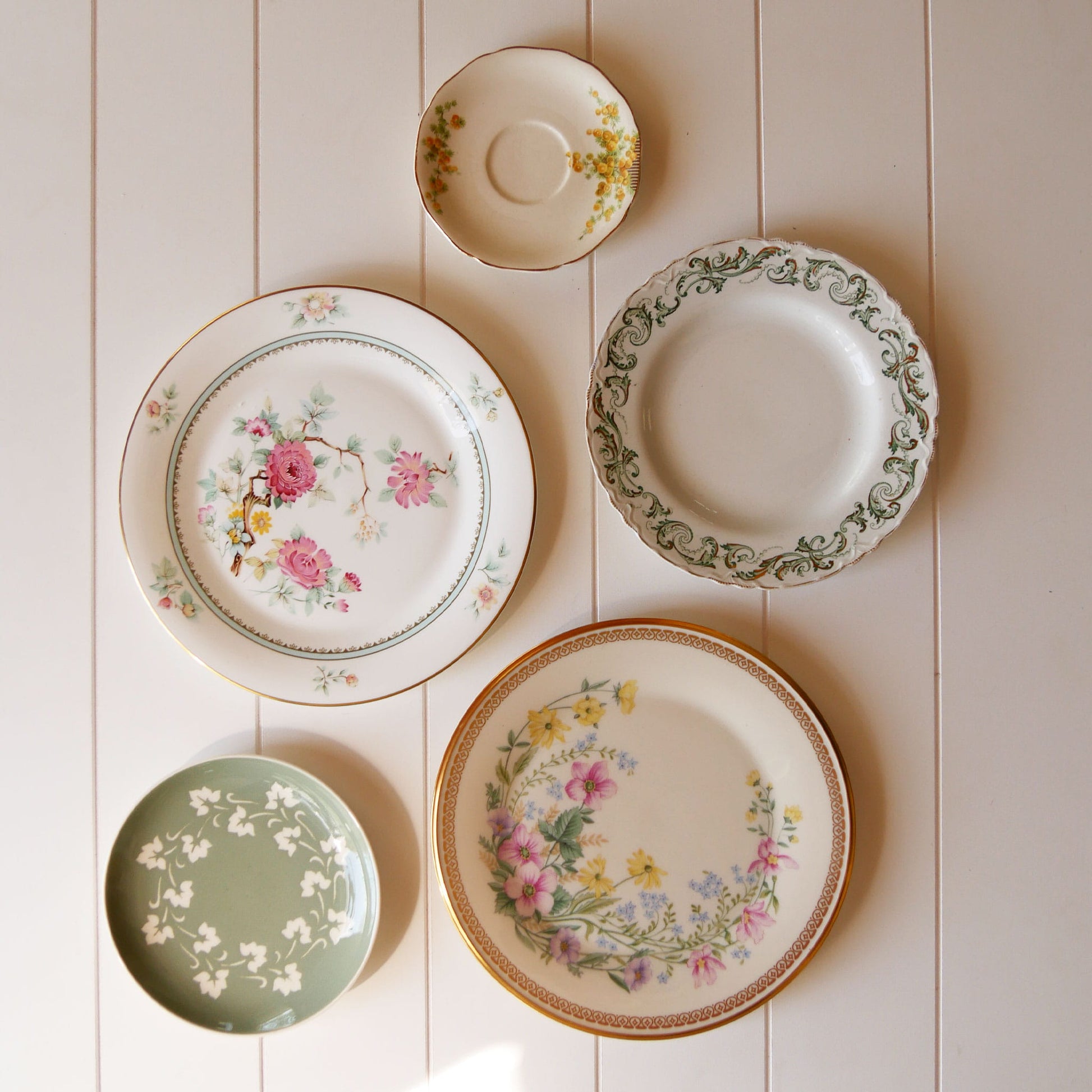 Vintage Floral Plate Gallery Wall Collection, Floral PLate Wall, Vintage Floral Plates, Vintage Plate Gallery Wall, Vintage Plate Wall, Floral Vintage Plate Collection, Cottagecore Plate Collection