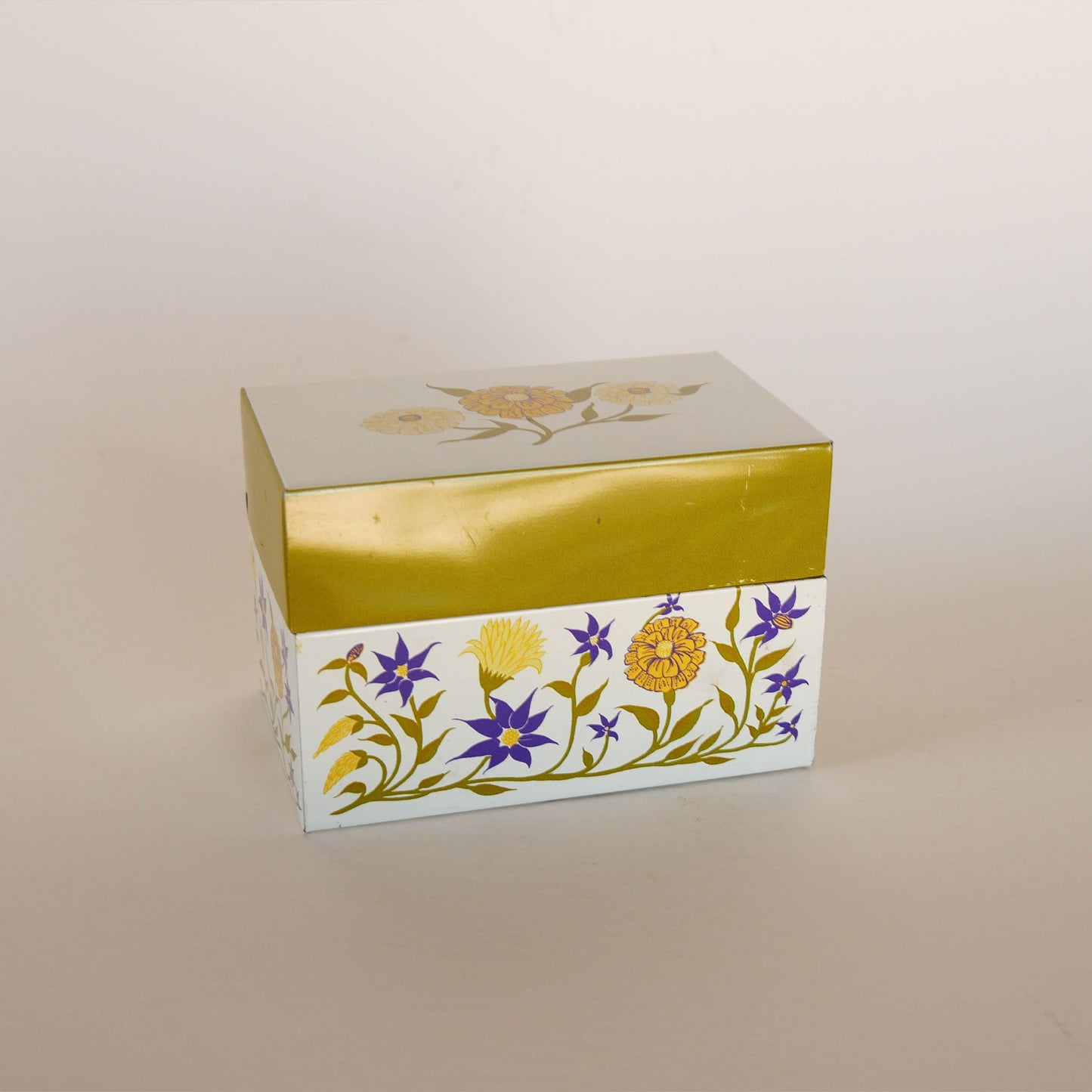 Vintage Floral Retro Metal Recipe Holder, Vintage Recipe Holder, Vintage Recipe Box, Vintage Retro Kitchen Decor, Vintage Metal Tin, Metal Tin Recipe Holder, Vintage Floral Metal Tin, Retro Kitchen DEcor, Retro Recipe Holder, Vintage Floral Metal Recipe Box