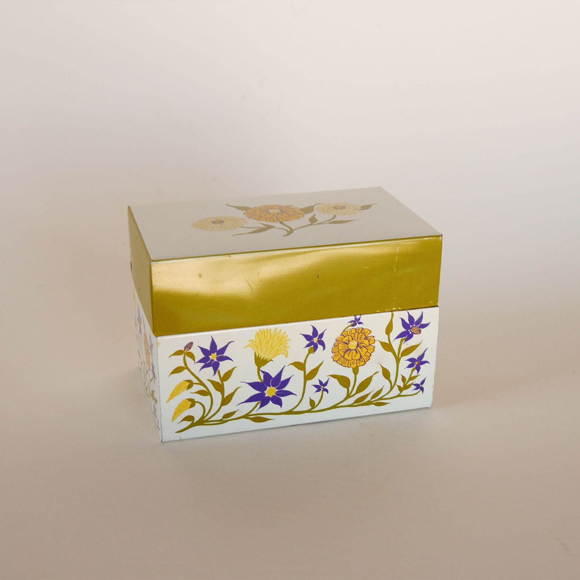 Vintage Floral Retro Metal Recipe Holder, Vintage Recipe Holder, Vintage Recipe Box, Vintage Retro Kitchen Decor, Vintage Metal Tin, Metal Tin Recipe Holder, Vintage Floral Metal Tin, Retro Kitchen DEcor, Retro Recipe Holder, Vintage Floral Metal Recipe Box