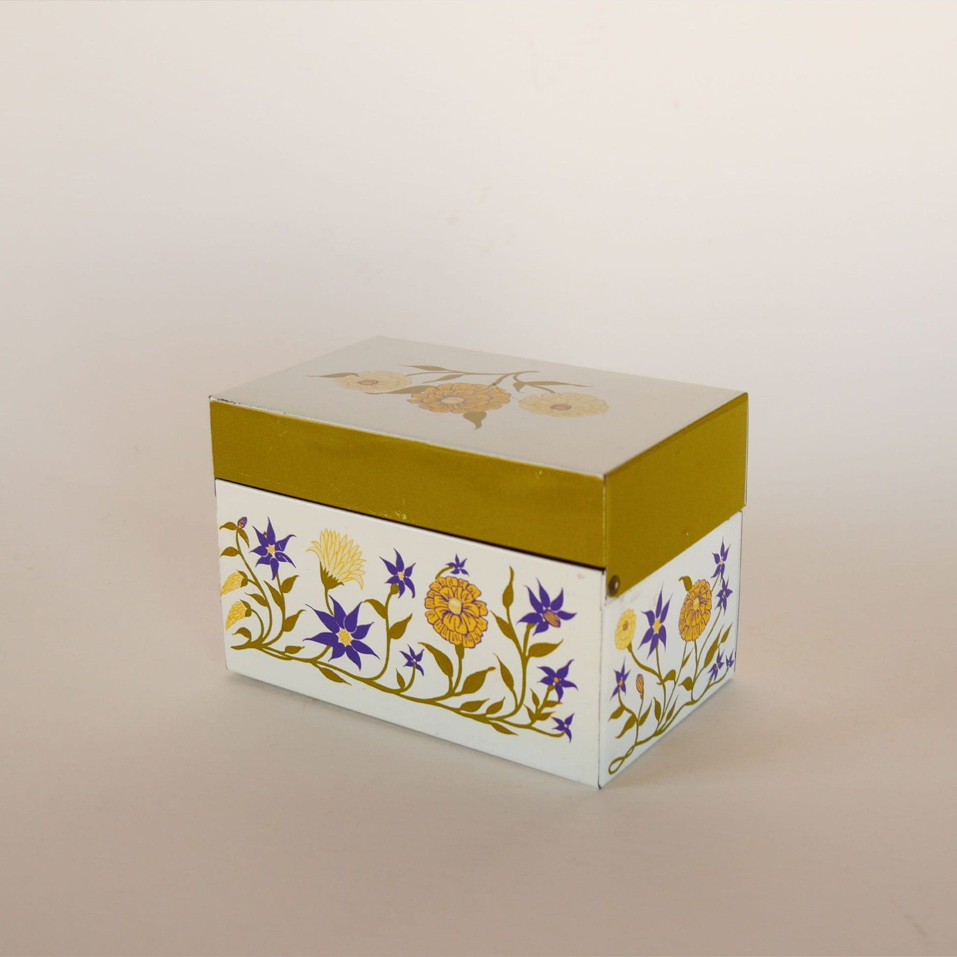 Vintage Floral Retro Metal Recipe Holder, Vintage Recipe Holder, Vintage Recipe Box, Vintage Retro Kitchen Decor, Vintage Metal Tin, Metal Tin Recipe Holder, Vintage Floral Metal Tin, Retro Kitchen DEcor, Retro Recipe Holder, Vintage Floral Metal Recipe Box