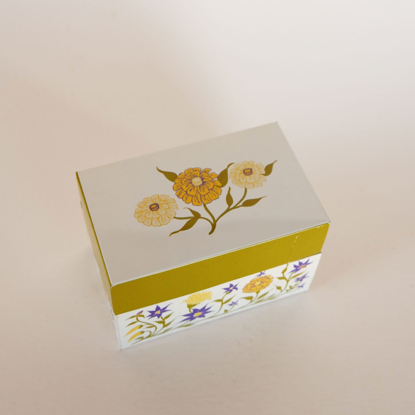 Vintage Floral Retro Metal Recipe Holder, Vintage Recipe Holder, Vintage Recipe Box, Vintage Retro Kitchen Decor, Vintage Metal Tin, Metal Tin Recipe Holder, Vintage Floral Metal Tin, Retro Kitchen DEcor, Retro Recipe Holder, Vintage Floral Metal Recipe Box