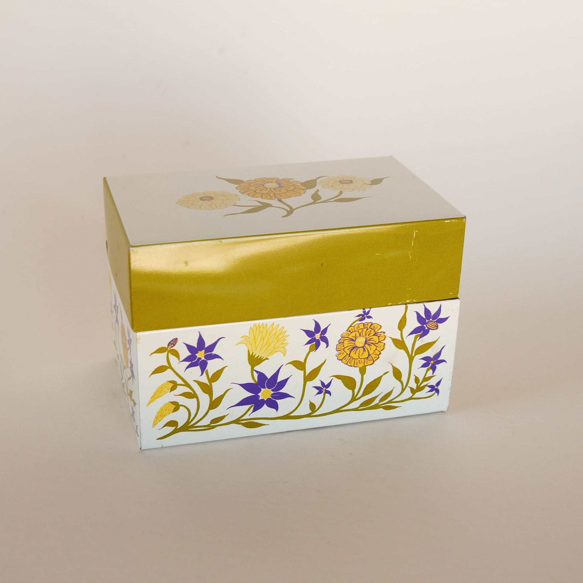 Vintage Floral Retro Metal Recipe Holder, Vintage Recipe Holder, Vintage Recipe Box, Vintage Retro Kitchen Decor, Vintage Metal Tin, Metal Tin Recipe Holder, Vintage Floral Metal Tin, Retro Kitchen DEcor, Retro Recipe Holder, Vintage Floral Metal Recipe Box