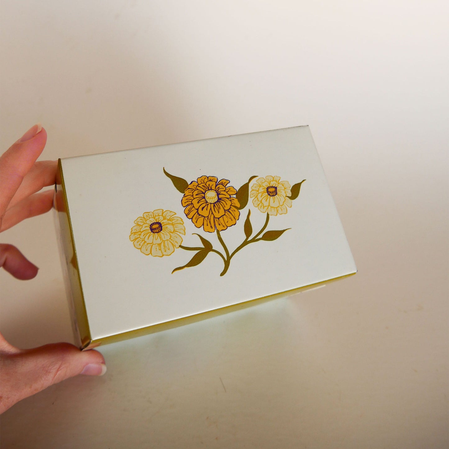 Vintage Floral Retro Metal Recipe Holder, Vintage Recipe Holder, Vintage Recipe Box, Vintage Retro Kitchen Decor, Vintage Metal Tin, Metal Tin Recipe Holder, Vintage Floral Metal Tin, Retro Kitchen DEcor, Retro Recipe Holder, Vintage Floral Metal Recipe Box