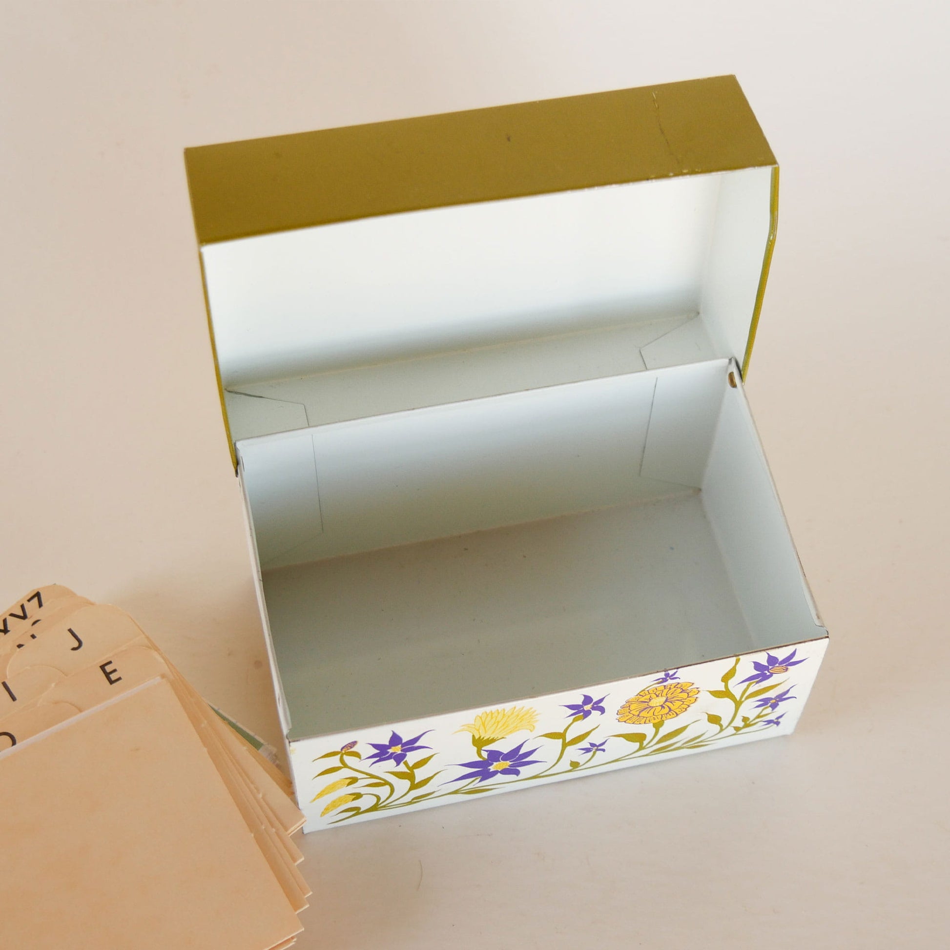 Vintage Floral Retro Metal Recipe Holder, Vintage Recipe Holder, Vintage Recipe Box, Vintage Retro Kitchen Decor, Vintage Metal Tin, Metal Tin Recipe Holder, Vintage Floral Metal Tin, Retro Kitchen DEcor, Retro Recipe Holder, Vintage Floral Metal Recipe Box
