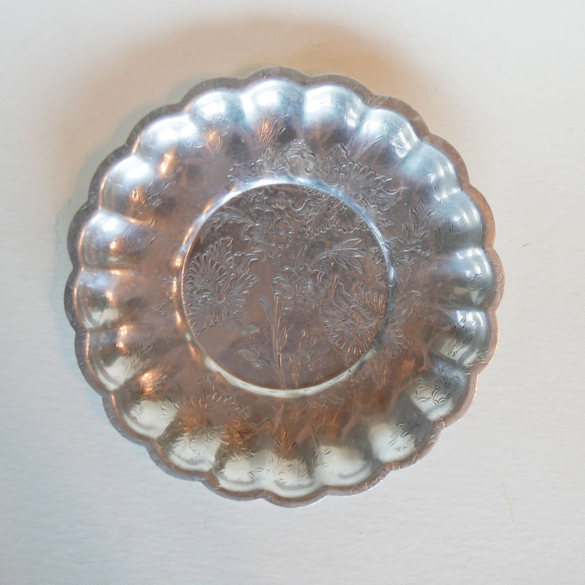 Vintage Aluminum Floral Etched Scallop Platter, Vintage Plate Wall, Vintage Silver Floral Plate, Vintage Aluminum Plate Wall, Vintage Floral Etched Aluminum Plate