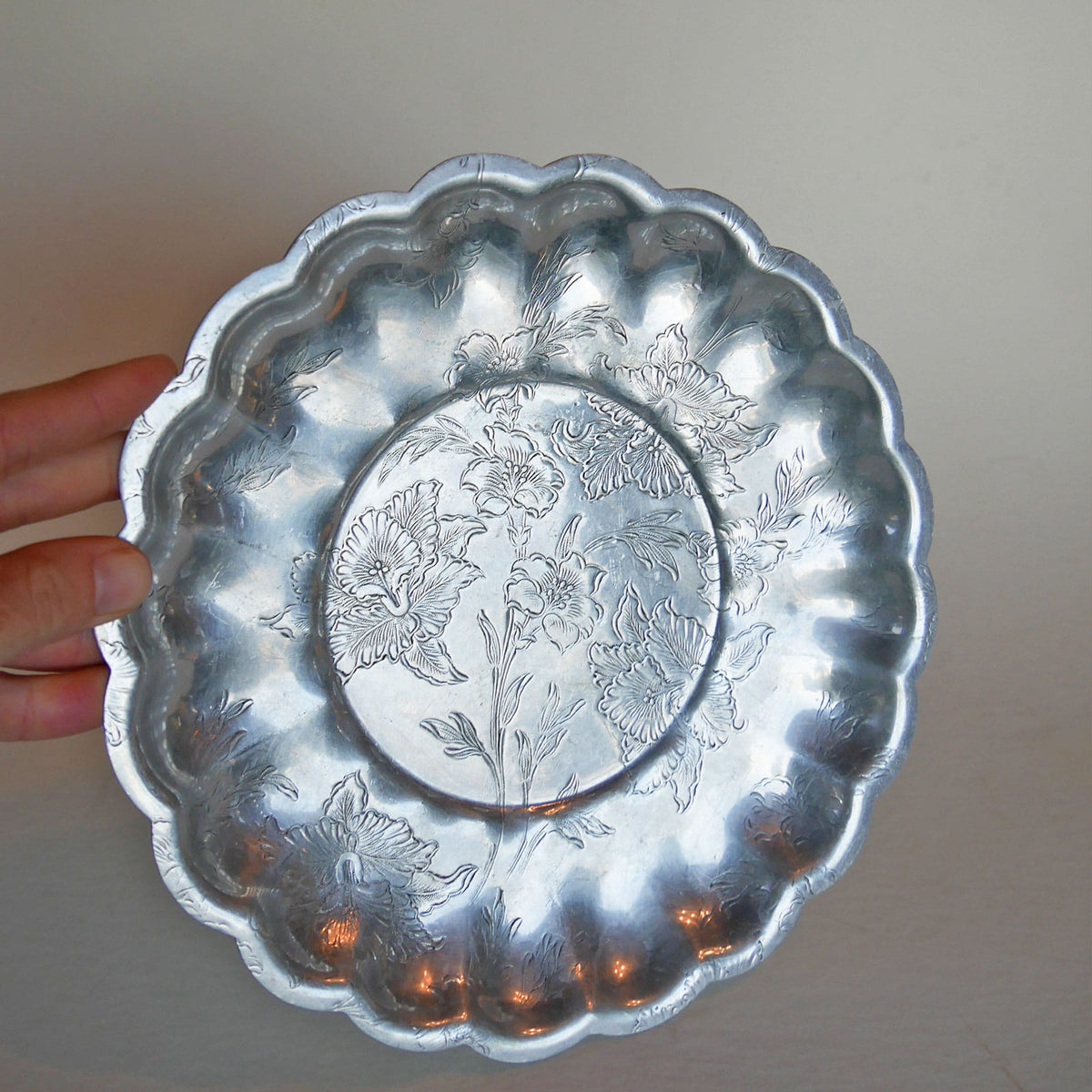 Vintage Aluminum Floral Etched Scallop Platter, Vintage Plate Wall, Vintage Silver Floral Plate, Vintage Aluminum Plate Wall, Vintage Floral Etched Aluminum Plate