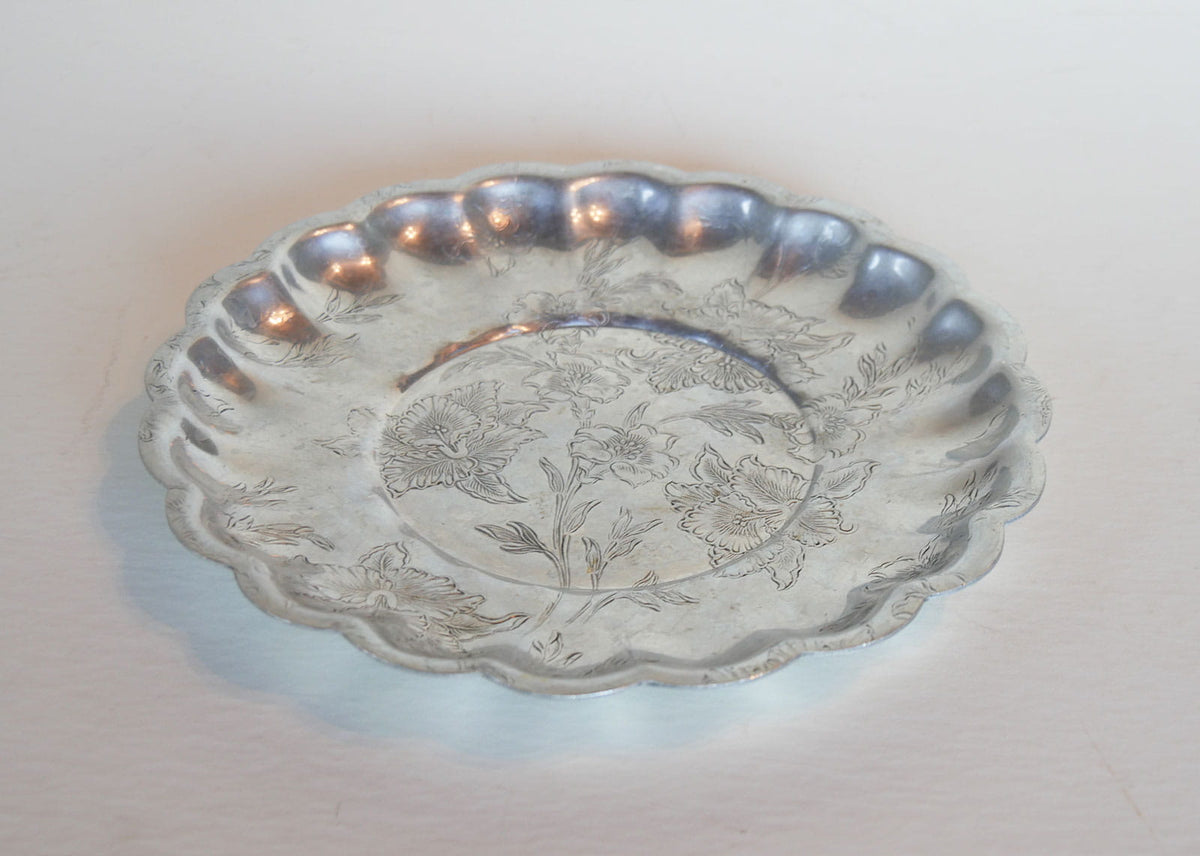 Vintage Aluminum Floral Etched Scallop Platter, Vintage Plate Wall, Vintage Silver Floral Plate, Vintage Aluminum Plate Wall, Vintage Floral Etched Aluminum Plate